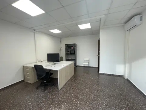 Local comercial en Carrer de Hierro Labernia
