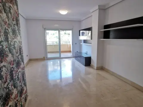 Piso en Zona Centro Comercial de Torrequebrada