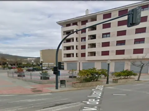 Local comercial en Avinguda de Juan Carlos I, 104