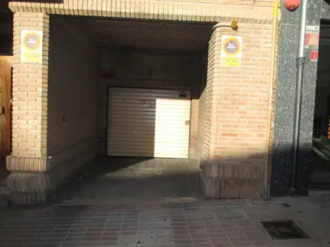 Garatge a calle de la Constitución