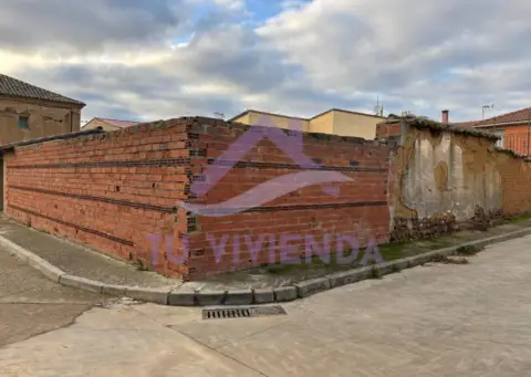 Terreno en calle de la Iglesia