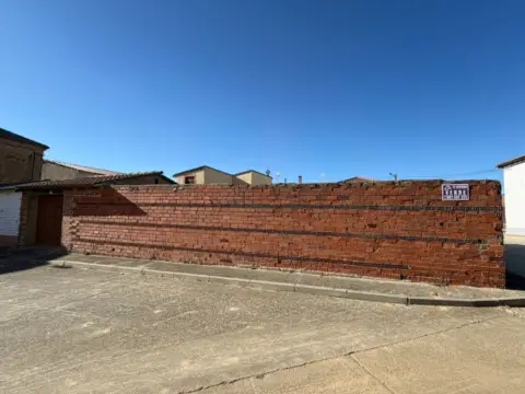 Terreno en calle de la Iglesia