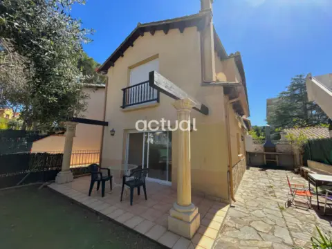 Chalet pareado en Travessera Puig del Molí