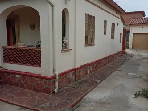 Casa en Avinguda del Bosc, 5