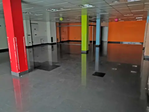 Local comercial en calle Manuel de Palacios