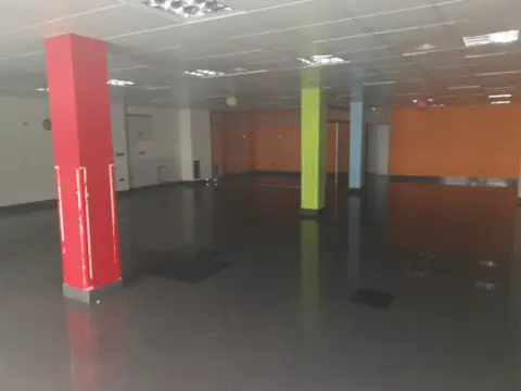 Local comercial en calle Manuel de Palacios
