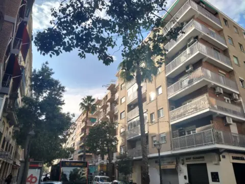 Local comercial en Carrer Illes Canàries