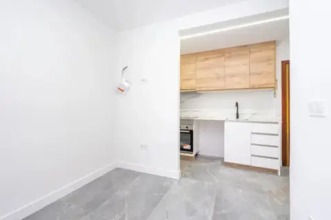 Estudio en Carrer de Marinel·lo Bosch, 117
