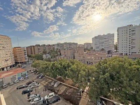 Piso en Santa Paula-La Paz-Los Guindos-Parque Mediterráneo