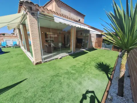 Chalet pareado en Carranque