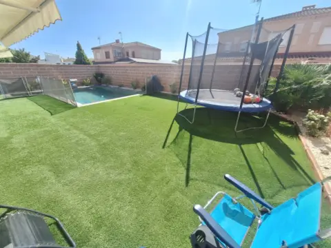 Chalet pareado en Carranque