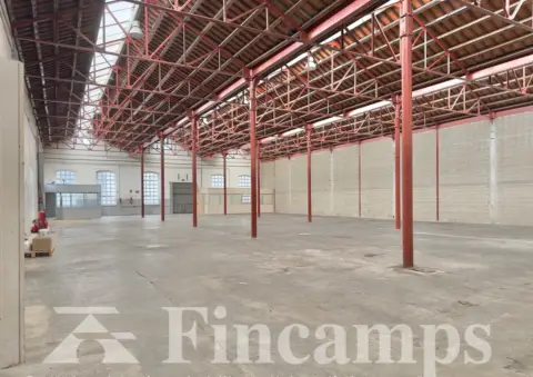Nave industrial en Camí de Can Quadres, 41