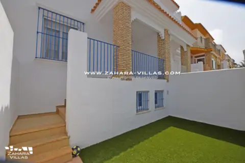 Casa adosada en calle Atarjea