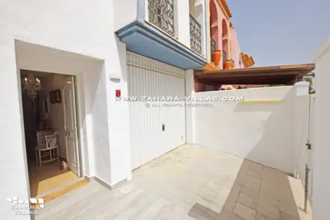 Casa adosada en calle Rodezno