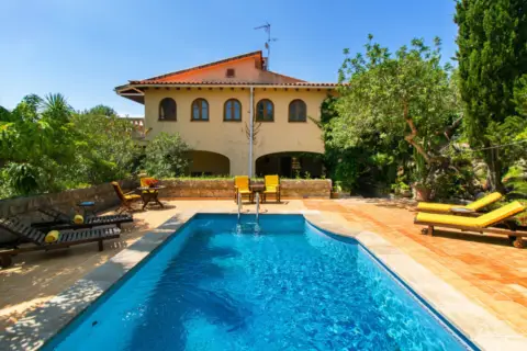 Casa rústica en Urbanización El Vilar