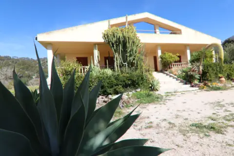 Casa rústica en Polígono Poligono