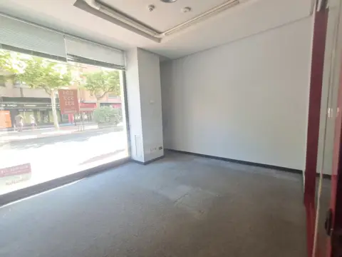 Local comercial en Avenida de la Paz