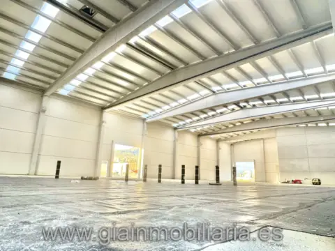 Nave industrial en Alquiler en Budiño