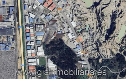Nave comercial en calle Vilafria