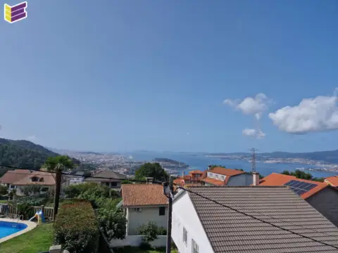 Casa adosada en Camino del Xestal, 2