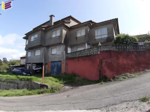 Casa adosada en Camino del Xestal, 2