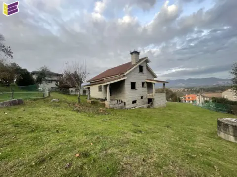 Chalet unifamiliar en calle Rubindo