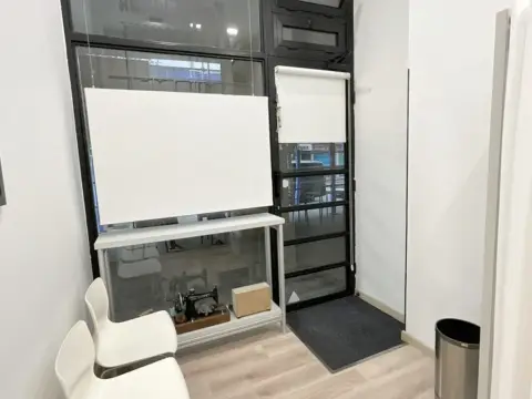 Local comercial en calle de José María Salaberria, 43