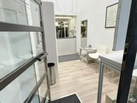 Local comercial en calle de José María Salaberria, 43