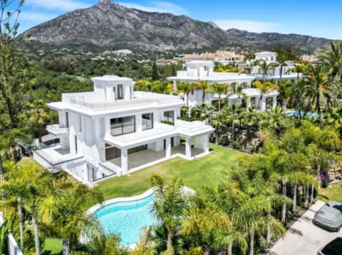 Casa en calle Sierra Bermeja