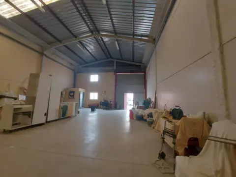 Nave industrial en El Portal