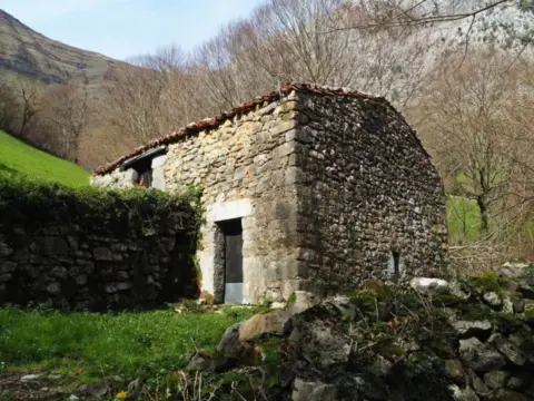 Casa en calle Val de Asón, nº 8848