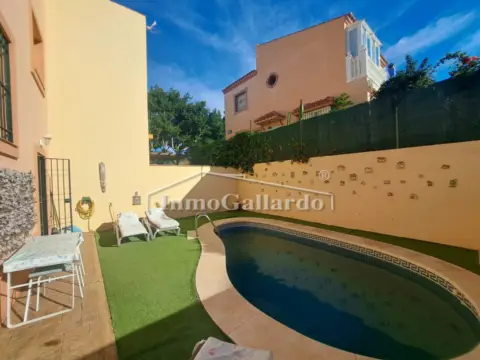 Chalet adosado en Chilches