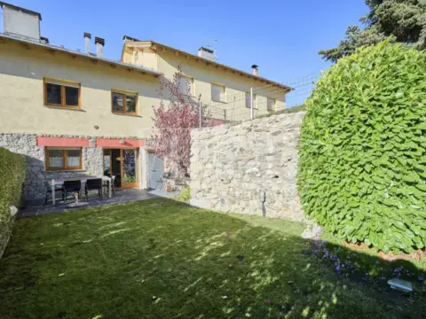 Casa adosada en Carrer Hostal Sol