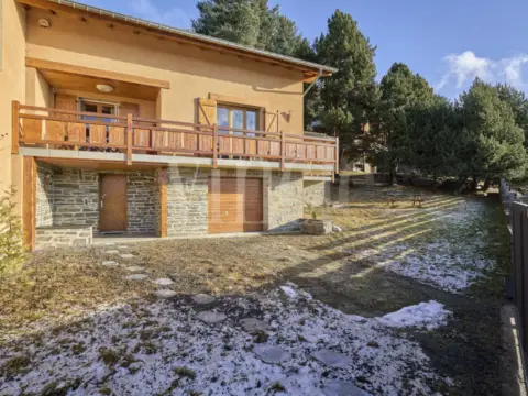 Casa adosada en calle Artigues