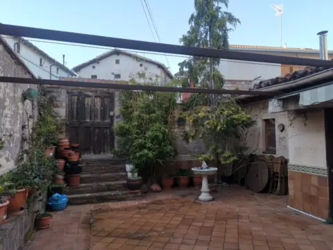 Casa en calle de Lucas Abad