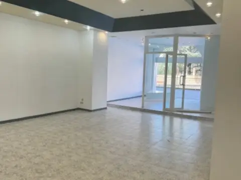 Local comercial en calle del General Vara de Rey