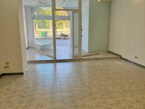 Local comercial en calle del General Vara de Rey