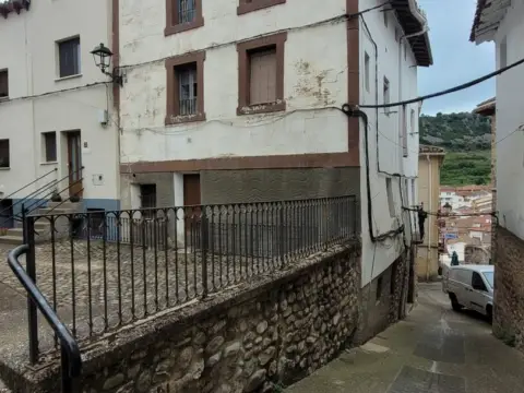 Casa en calle Cuatro Cantones