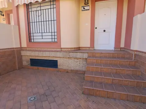 Chalet adosado en calle de la Espátula