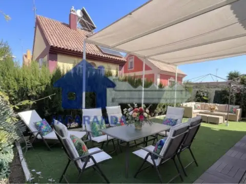 Chalet unifamiliar en calle de la Hierbaluisa