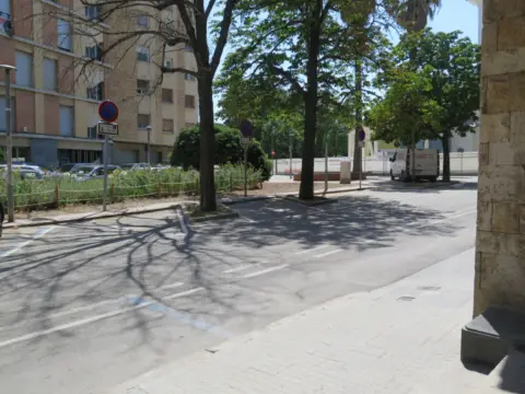 Local comercial en Plaça de Josep Freixa i Argemí