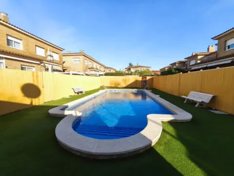 Casa adosada en Carrer de Pequín