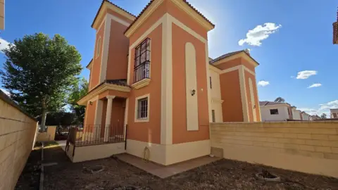 Chalet pareado en Avenida del Ingeniero José Luis Prats