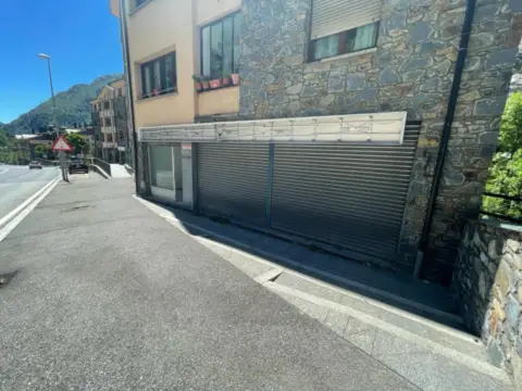 Local comercial en calle Valira Nova