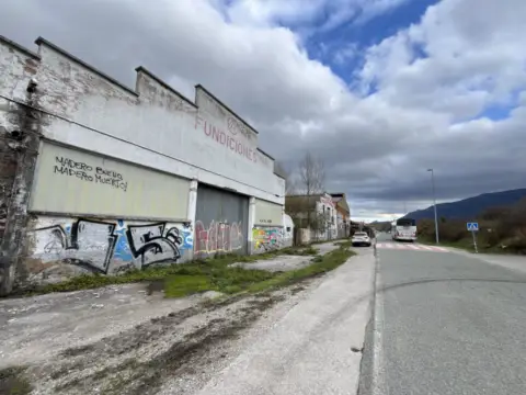 Nave industrial en calle de la Estación