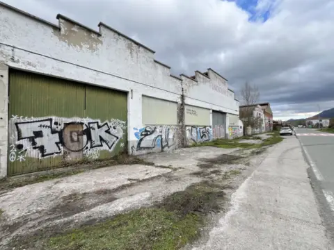 Nave industrial en calle de la Estación