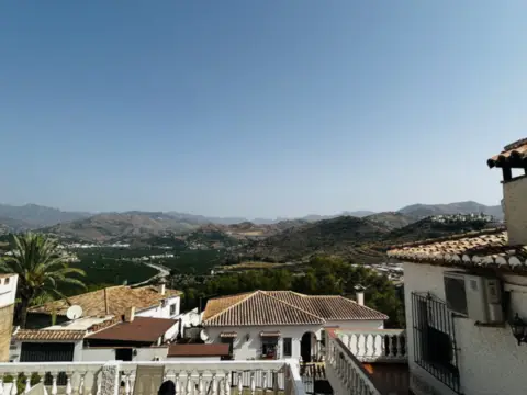Chalet en Avenida de los Pinos, 7