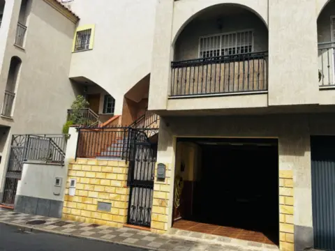 Casa adosada en calle del Cortijo de la Era, 1