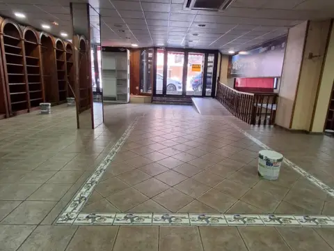 Local comercial en calle del Rey Fernando