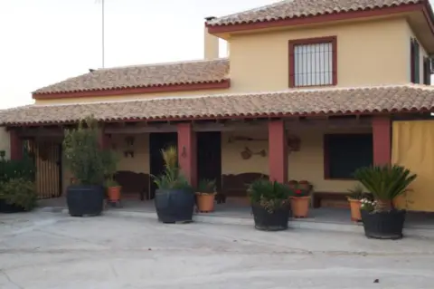 Chalet en Termino de Baena